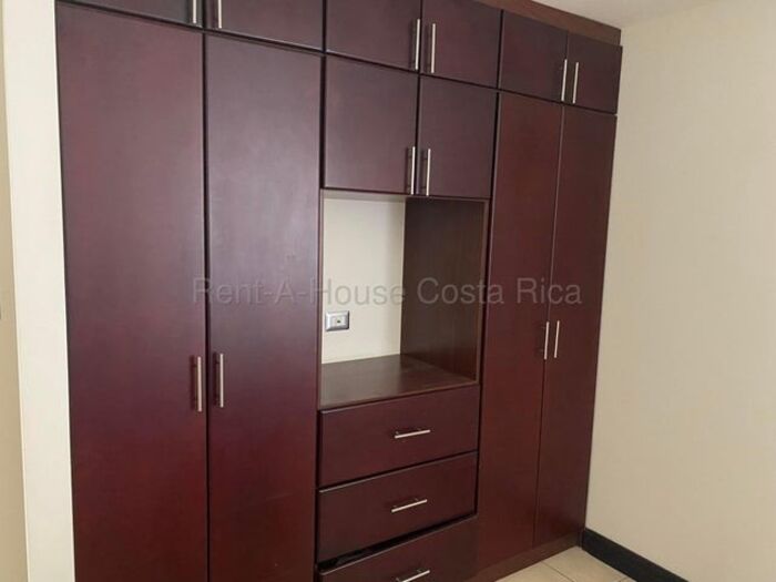Alquiler de Casa Amueblada en Santa Ana. RAH 26-1963 en Santa Ana, San José — $1,750