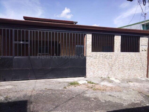 Venta de Casa + Apto Independiente en Desamparados- San Rafael Abajo. en San Rafael Abajo, Desamparados, San José — ₡ 70 000 000
