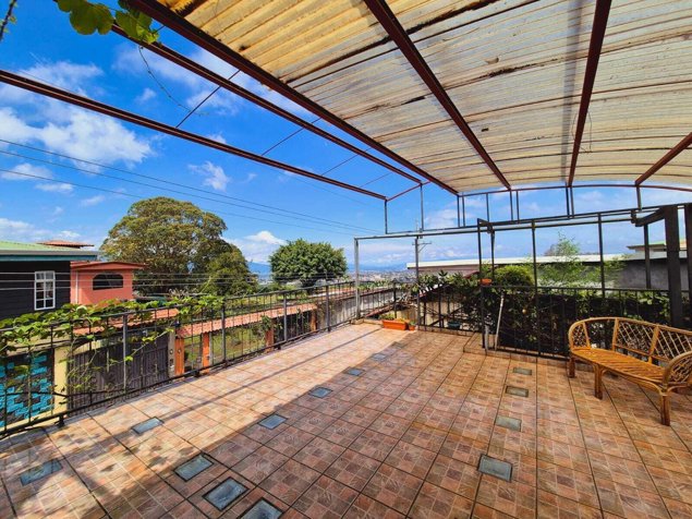 CASA EN VENTA EN SAN RAFAEL DE HEREDIA en Concepción, San Rafael, Heredia — $440,000 - Foto 3 de 10