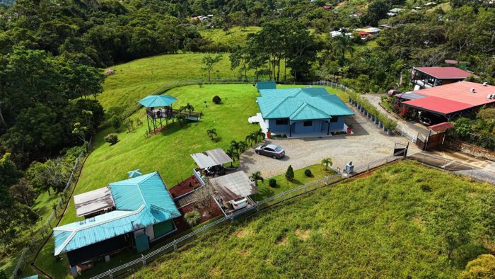 Casa de Campo en Venta en Miravalles, Pérez Zeledón | 3.500 m² con Vista a Los Crestones in San Isidro De El General, Pérez Zeledón, San José — $419,000
