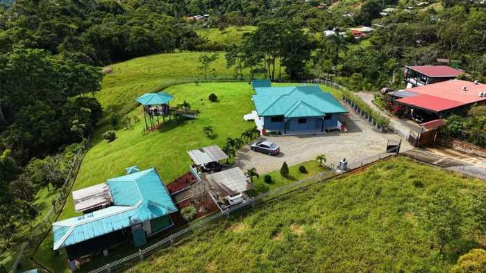 Casa de Campo en Venta en Miravalles, Pérez Zeledón | 3.500 m² con Vista a Los Crestones in San Isidro De El General, Pérez Zeledón, San José — $419,000