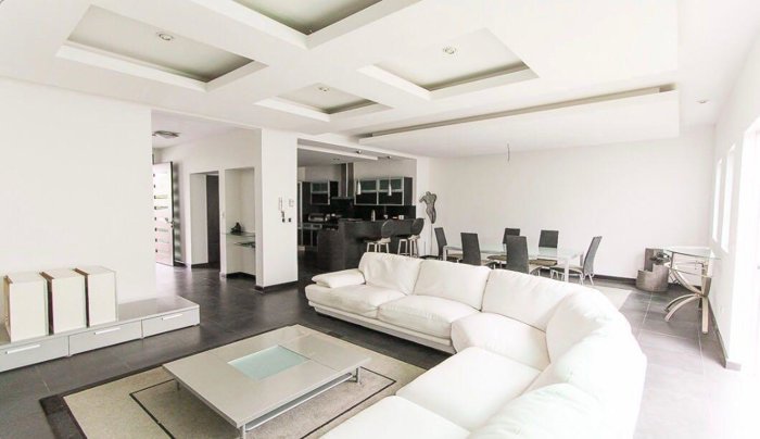 Alquiler de moderna casa ubicada en Trejos Montealegre Escazú en Escazú, San José — $3,000 - Foto 2 de 12