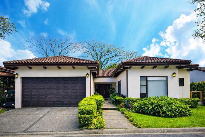 Venta de lujosa casa de un piso en Lindora, Santa Ana en Pozos, Santa Ana, San José — $625,000