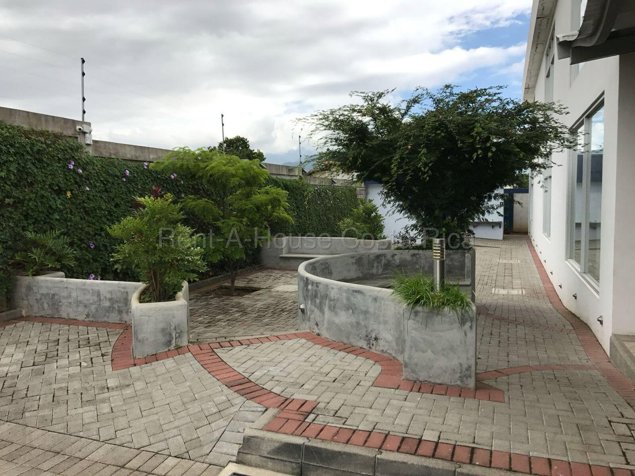 Venta de plaza comercial con 10 locales arrendados en La Guácima #26-2206 GS in Alajuela — $1,400,000 - Photo 2 of 4