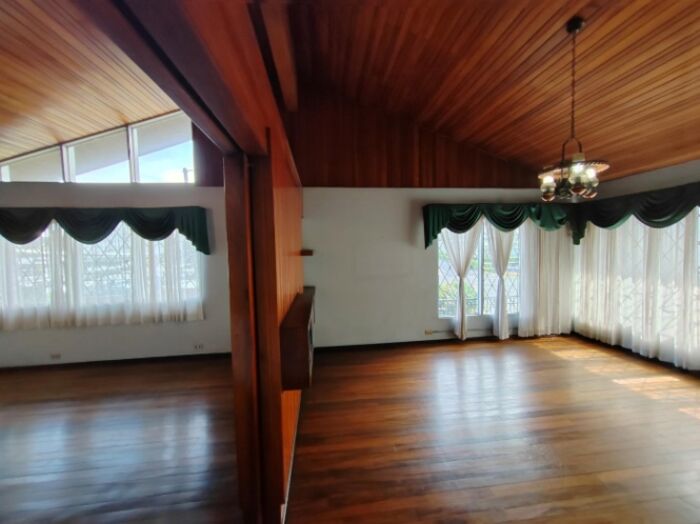 Venta de Casa en La Granja San Pedro Montes de Oca Uso Mixto in San Pedro, Montes De Oca, San José — $595,000