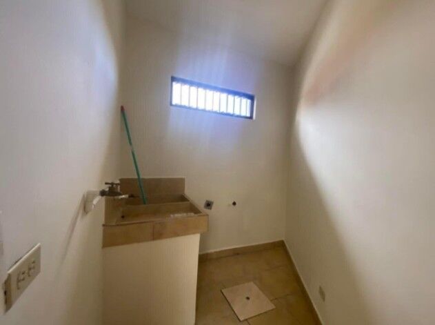 Encuentra tu Hogar en Desamparados: Casa de 3 Habitaciones en Ubicación Privilegiada en Desamparados, San José — $137,000