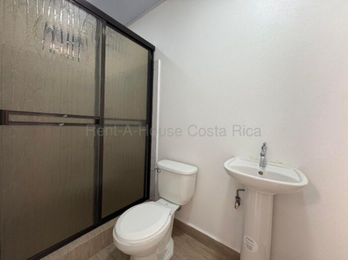 Apartamento tipo estudio en alquiler compacto y funcional #26-1638 GS in Escazú, San José — $480