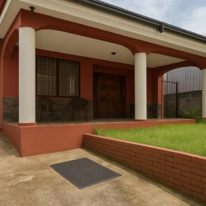 Casa en Venta con Lote de 512m2 en San Isidro de Heredia  in San Isidro, Heredia — ₡ 115 000 000 - Photo 2 of 8
