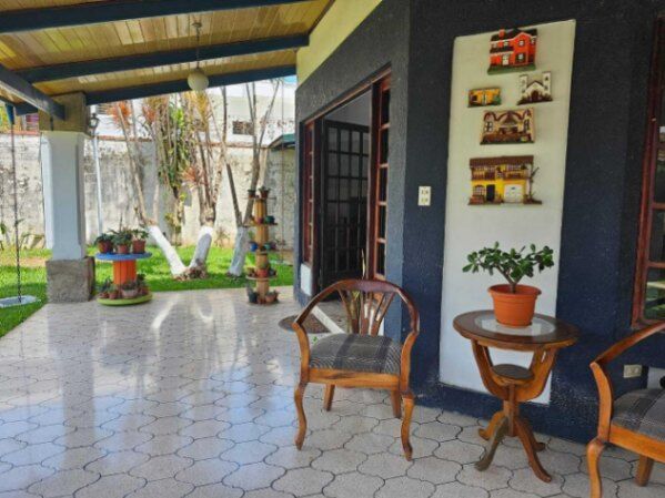 Esta casa es perfecta para quienes buscan un hogar en Venta OFC/AD in Granadilla, Curridabat, San José — $354,000