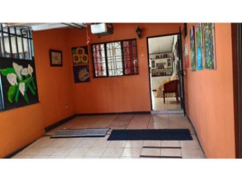 VENTA DE DOS CASAS, SAN JOSÉ, TIBÁS, LEÓN XIII (ZONA COMERCIAL) - 10135851 en León Xiii, Tibás, San José — ₡ 88 500 000