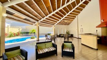 Alquiler de Preciosa Casa totalmente Amoblada en Escazú / OFC Mls. 25-952 en San Rafael, Escazú, San José — $3,400 - Foto 4 de 23
