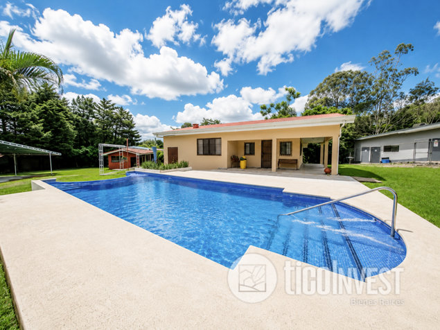Finca Recreativa en Venta en Desamparados    ** 2186 in Desamparados, San José — $780,000
