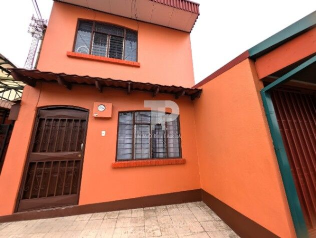 SE VENDE CASA CON APARTAMENTO HEREDIA CENTRO SCG3 en Heredia — ₡ 110 000 000
