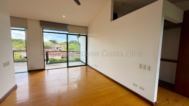 Venta | Casa de 3 habitaciones con hermosa vista en Piedades de Santa Ana #27-132 GS en Piedades, Santa Ana, San José — $245,000