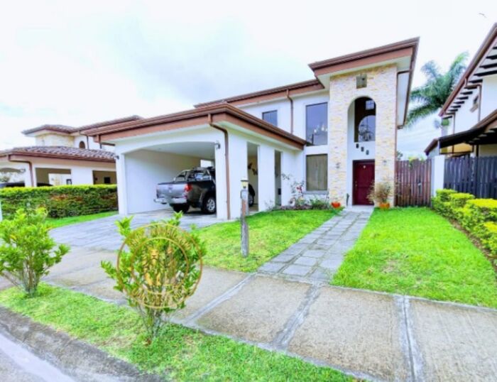 🔰 Venta Preciosa Y Lujosa Casa en Condominio Albacete, Quebradilla, Cartago🔰 in Quebradilla, Cartago — $360,000
