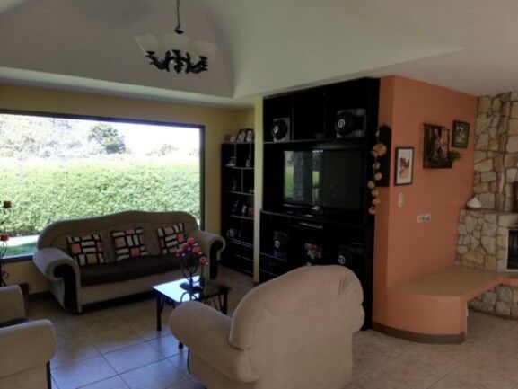 Se vende amplia propiedad con 3 casas en San Rafael de Heredia 23-2637 en San Rafael, Heredia — $800,000