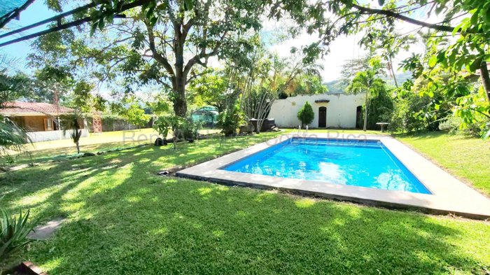 Venta de propiedad con uso mixto y alto potencial de desarrollo #27-112 GS in Santa Ana, San José — $1,100,000