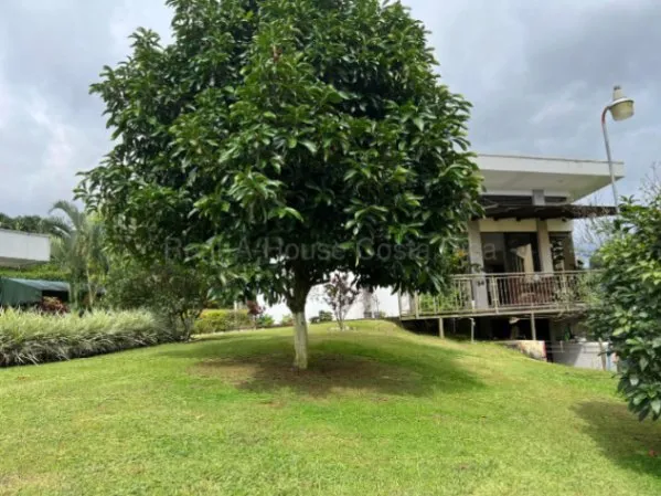 Venta de Imponente Casa en Barva, Heredia / Mls. 26-1533 OFC JB en Barva, Heredia — $870,000 - Foto 2 de 10