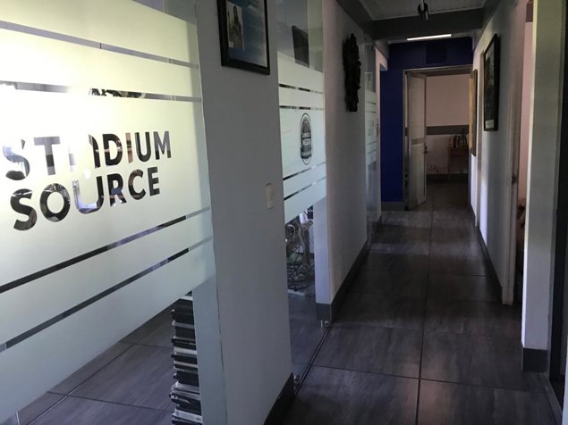 VENTA DE OFICINAS Y CANCHA FUTBOL 5, HEREDIA, BELEN, LA RIBERA en La Ribera, Belén, Heredia — $1,200,000