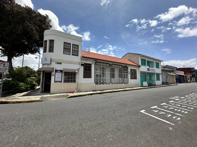 VENTA EDIFICIO DE 14 HABITACIONES Y RESTAURANTE, BARRIO LUJAN en Catedral, San José — $1,375,000 - Foto 3 de 12