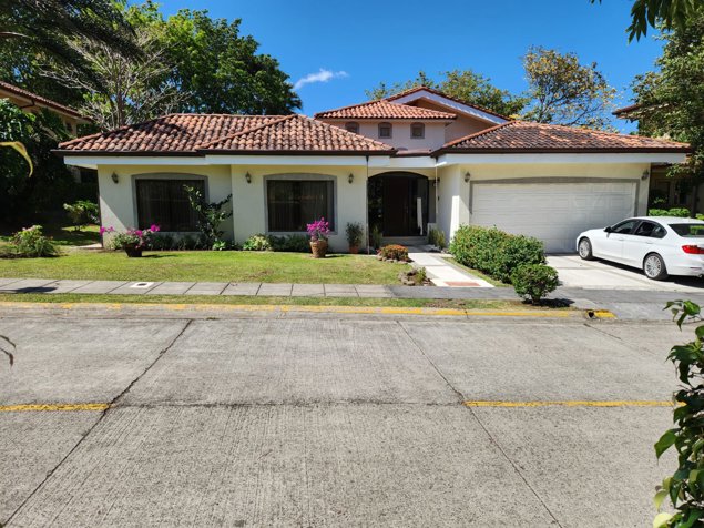 Casa de Una Planta en Venta en Condominio en Santa Ana in Piedades, Santa Ana, San José — $500,000 - Photo 2 of 24