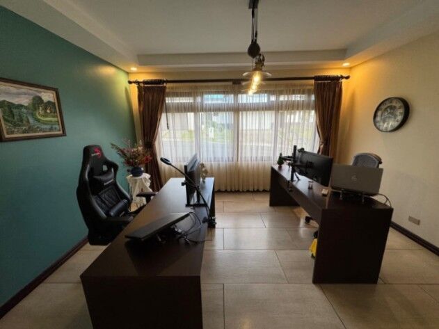 VENDO LUJOSA CASA EN CURRIDABAT. en Curridabat, San José — $595,000