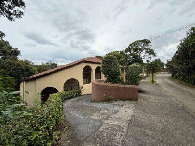 Venta de Magnifica Casa en Tres Ríos, La Unión / Mls. 25-2032 OFC JB en Tres Ríos, La Unión, Cartago — $580,000