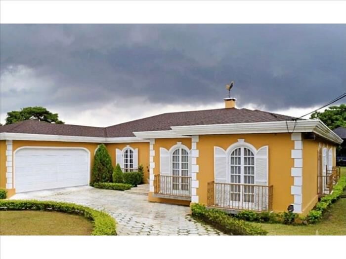 VENTA DE CASA CON PISCINA, SAN JOSE, ESCAZU, SAN RAFAEL in San Rafael, Escazú, San José — $1,350,000