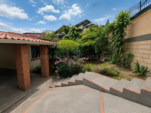 Venta de Casa en San Rafael de Escazú. RAH 27-406 in San Rafael, Escazú, San José — $377,670