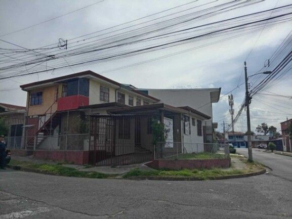 Venta de Casa + APTO en San José.  en San Sebastián, San José — ₡ 75 000 000