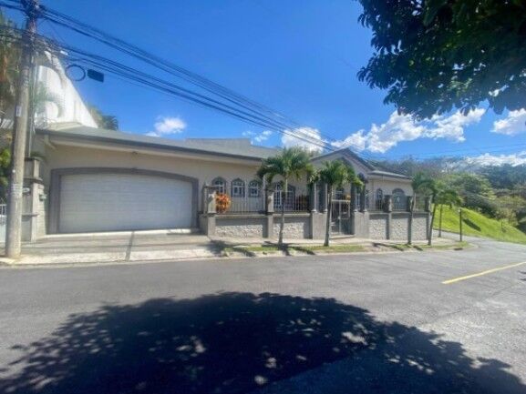 MLS-25-562 LS VENTA HERMOSA CASA ROHRMOSER SAN JOSE CONTACTENOS AL # 86127562 en Pavas, San José — $600,000