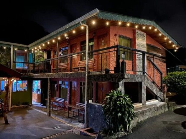 SE VENDE BELLÍSIMO HOTEL EN MONTEVERDE, PUNTARENAS.  in Monte Verde, Puntarenas — $615,000