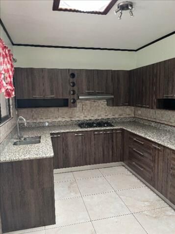 Venta de Casa en Jacaranda, Alajuela en San Antonio, Alajuela — ₡ 80 000 000