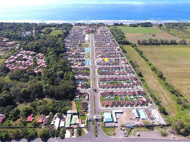 VENTA DE CASA AMUEBLADA, PUNTARENAS, BEJUCO, CONDOMINIO MÁLAGA en Parrita, Puntarenas — ₡ 115 000 000