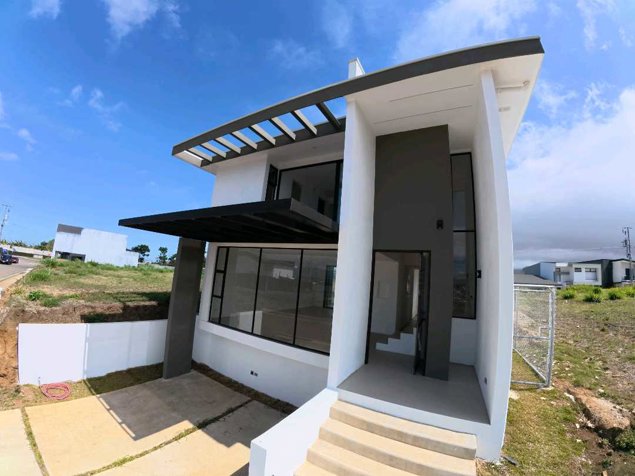 ESTRENE CASA EN CONDOMINIO TERUMA, MORAVIA. en La Trinidad, Moravia, San José — 139 000 000 ₡ - Foto 1 de 35