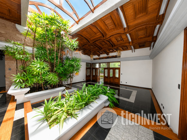 Casa en venta en San Rafael, Escazú  **2243 in San Rafael, Escazú, San José — $390,000