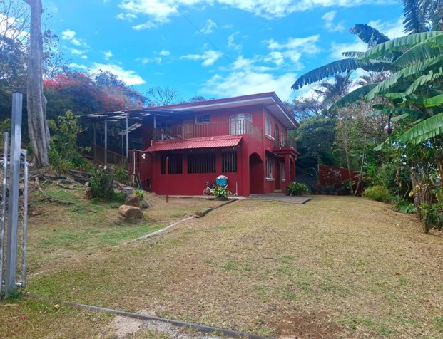 Venta de dos casas en amplio terreno en Escazú in San Rafael, Escazú, San José — $700,000 - Photo 2 of 18