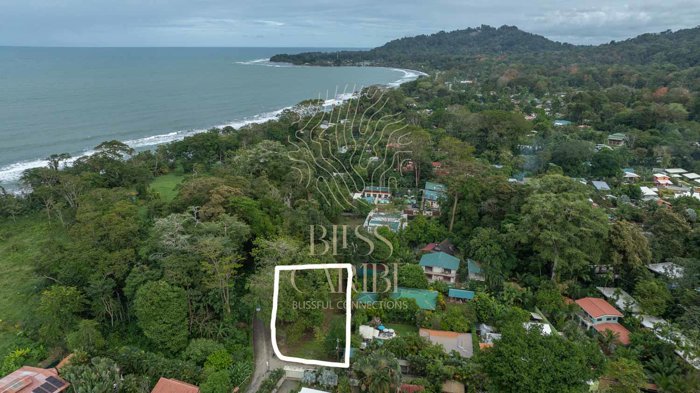 Playa Negra Beach Breeze en Cahuita, Talamanca, Limón — $288,160