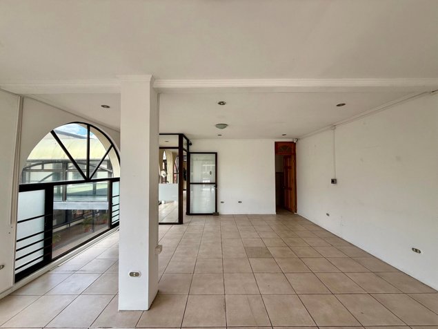 Alquiler de Local Comercial de 54 m² en Guachipelín #27-277 GS in San Rafael, Escazú, San José — $850