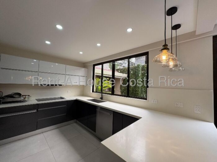 Alquiler casa Pozos Santa Ana  en Pozos, Santa Ana, San José — $2,600
