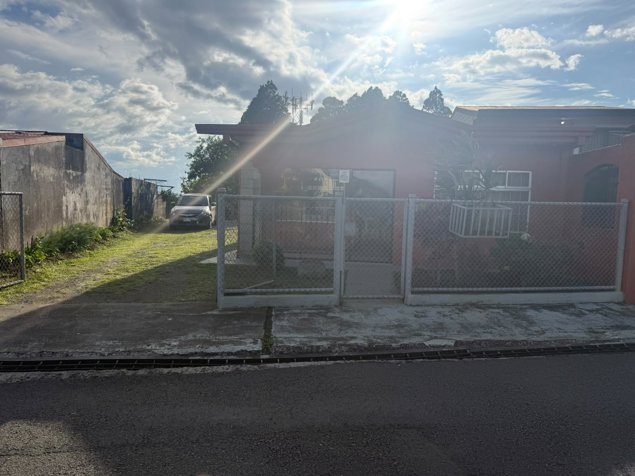 Venta de Propiedad con Casa en San Isidro de Heredia en San Isidro, Heredia — ₡ 112 000 000 - Foto 3 de 14