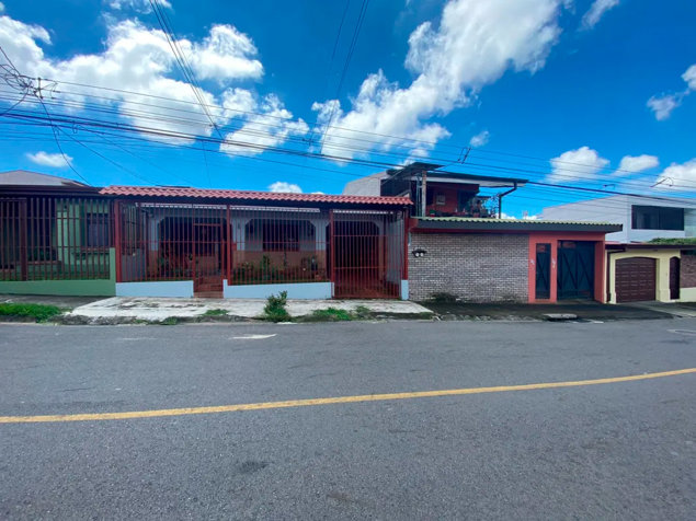House for sale in La Trinidad Urbanization, Alajuela in Guácima, Alajuela — ₡ 80 000 000