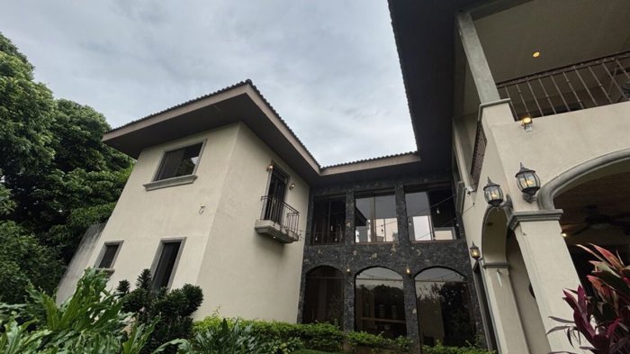 Elegante casa de estilo colonial en un con comunidad privada in Atenas, Alajuela — $585,000 - Photo 3 of 18