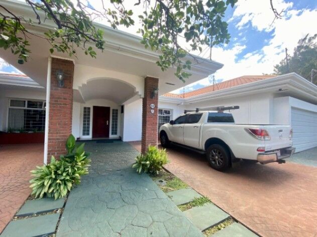CASA EN VENTA EN SAN RAFAEL ESCAZÙ en San Rafael, Escazú, San José — ₡ 490 000
