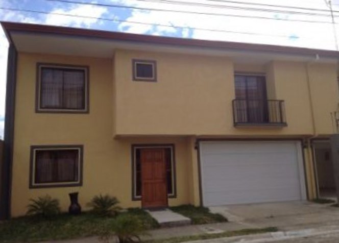 SE VENDE  CASA EN RESIDENCIAL PRIVADO EN HEREDIA en San Francisco, Heredia — $146,000