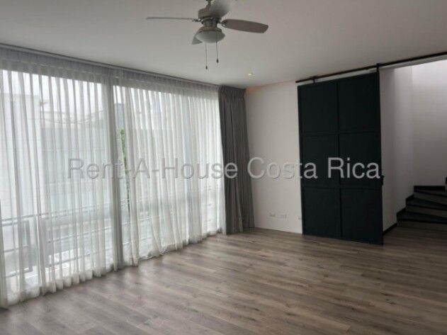 Venta de Apartamento Tipo Loft de 3 Niveles en San Rafael de Escazú. en San Rafael, Escazú, San José — $229,000