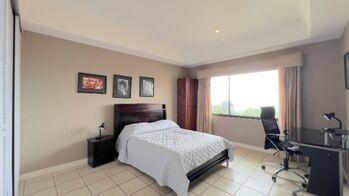 Se alquila casa con mucha luz natural en San Antonio Escazú 26-760 en San Antonio, Escazú, San José — $1,550 - Foto 4 de 18