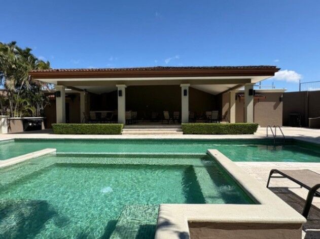 Casa Amoblada - Condominio Exclusivo en Pozos de Santa Ana en Pozos, Santa Ana, San José — $1,850