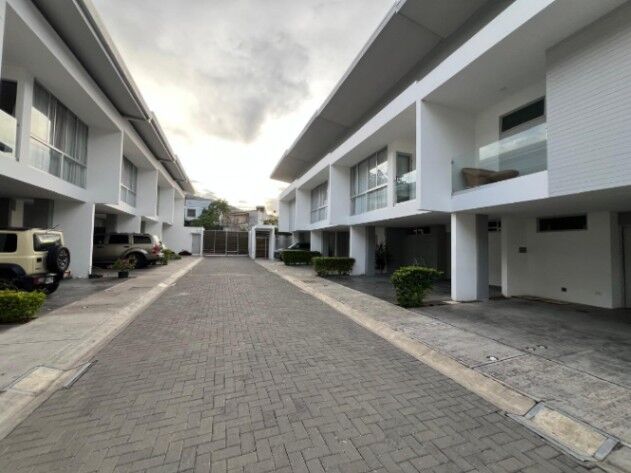 Venta de Casa en Escazú, San José. RAH 25-1940 in San Antonio, Escazú, San José — $240,000