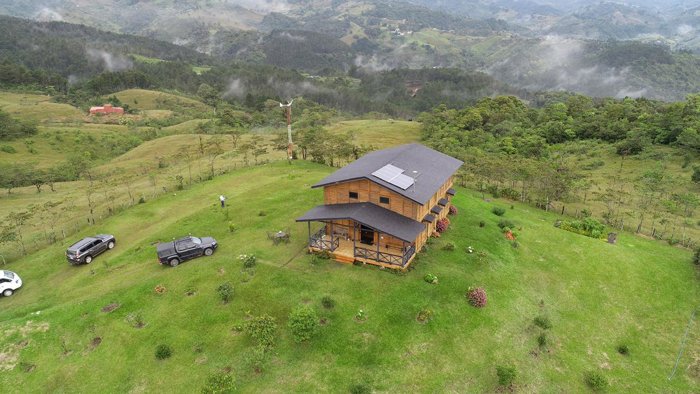 Casa Campestre / Autosuficiente en venta en Palo Verde de Cartago in San Isidro, El Guarco, Cartago — $250,000 - Photo 2 of 41